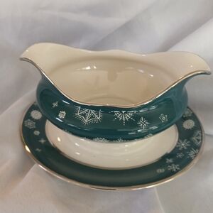 Elegant Snowflake Gravy Boat with Saucer